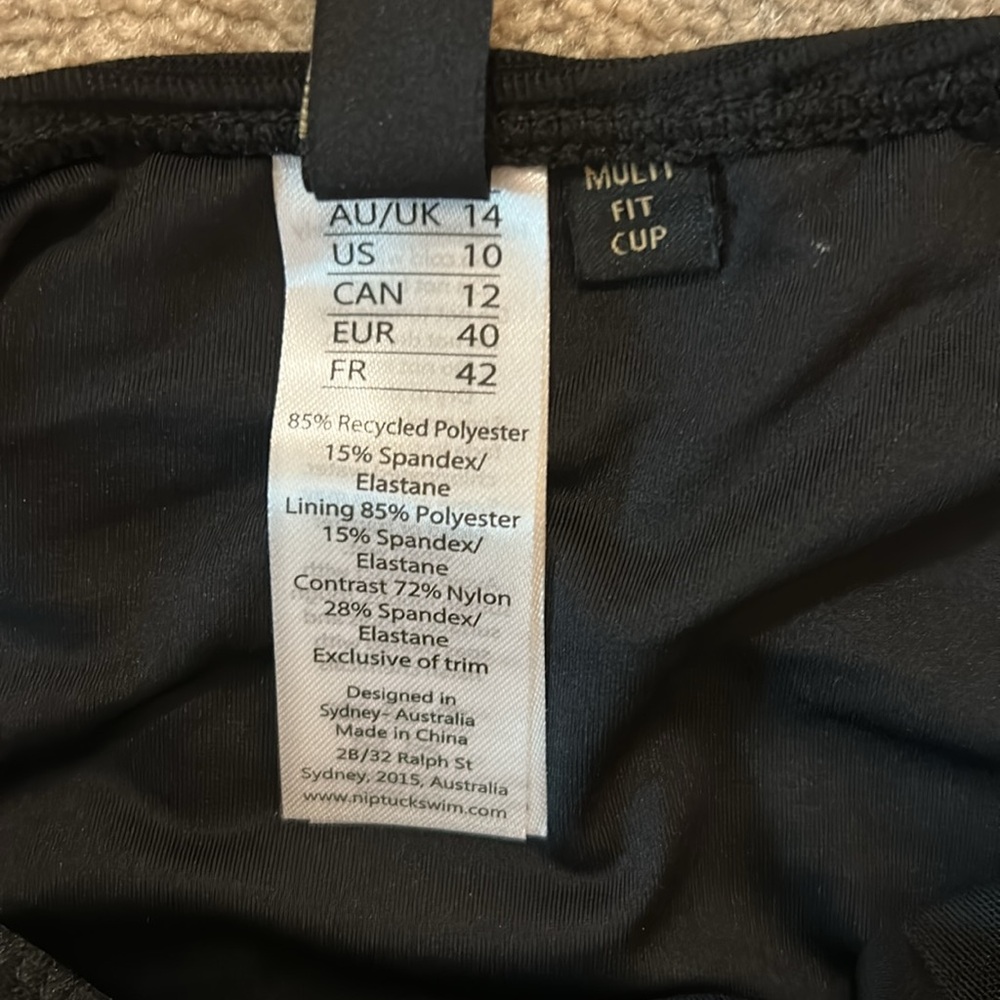 NWT! Nip Tuck Miraclesuit Black Swimsuit - Sleek Tummy-Control Swimwear - Picture 2 of 2